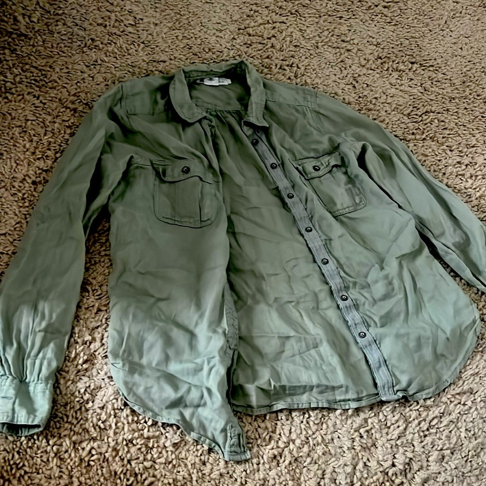 The Brand L.O.G.G and the size is 4. The is color is a soft green.